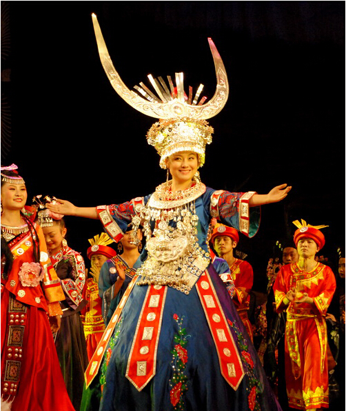 苗族歌舞剧《仰阿莎》